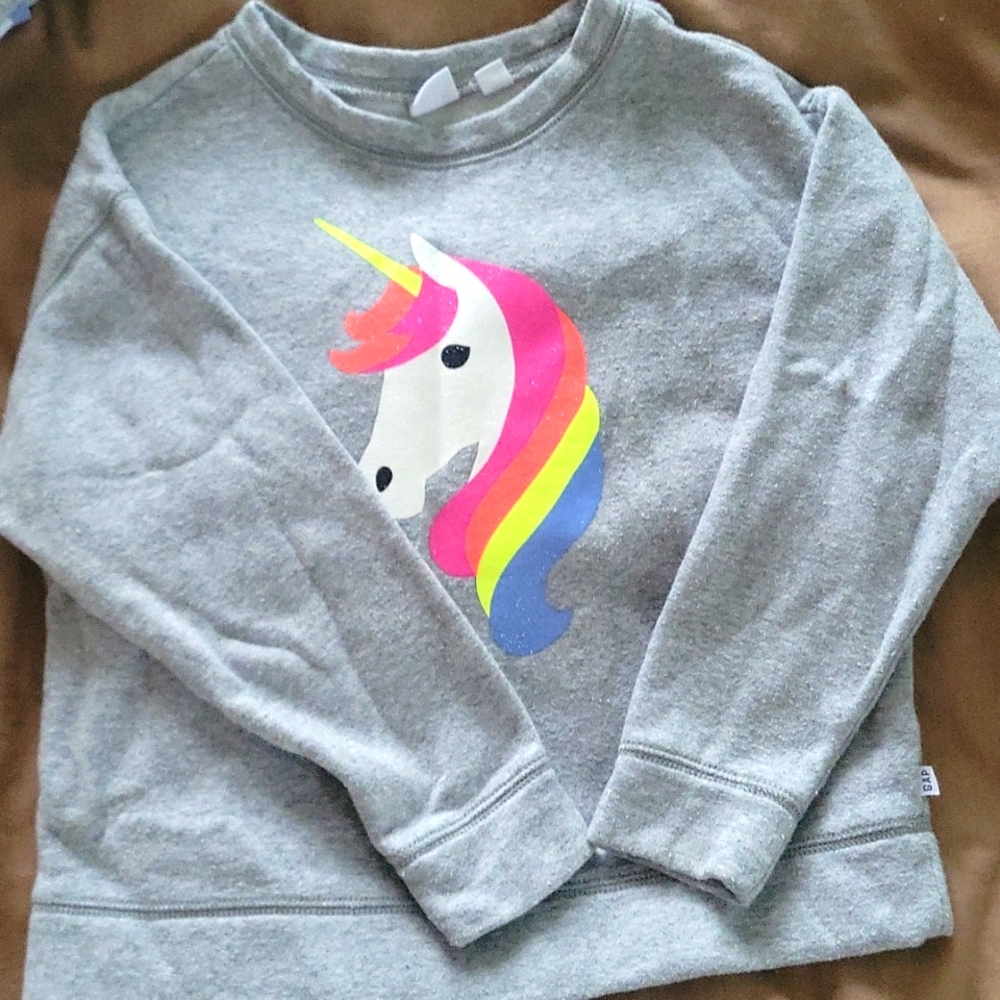 🦋🦋2 for 15🦋🦋 Gap girls sweatshirt